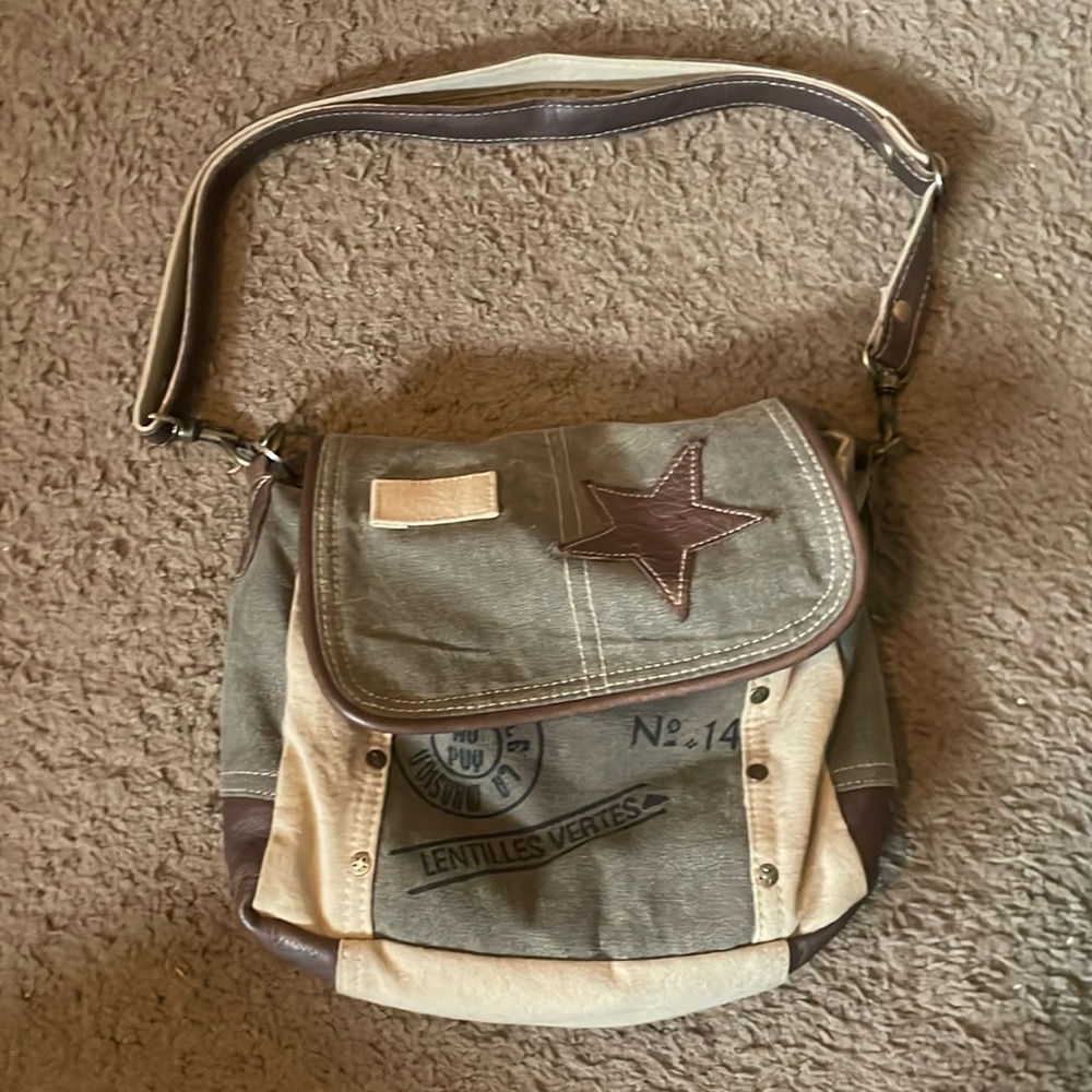 Boho Travel bag for Shoulder. Very stylish and comfortable. Lots of life! 🧳